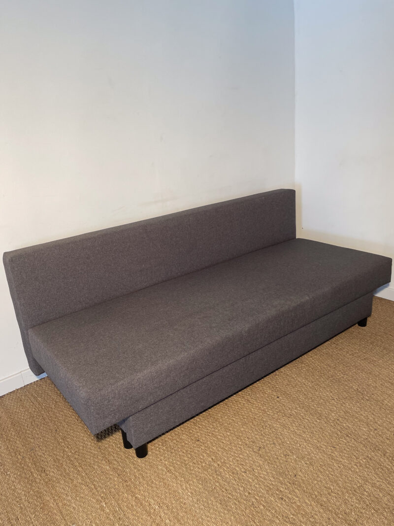 Canapé gris convertible en banquette