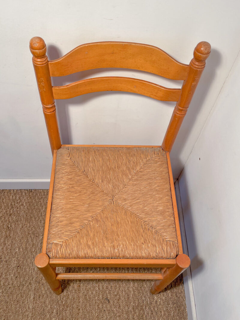 Chaise en bois et assise en paille – Image 3