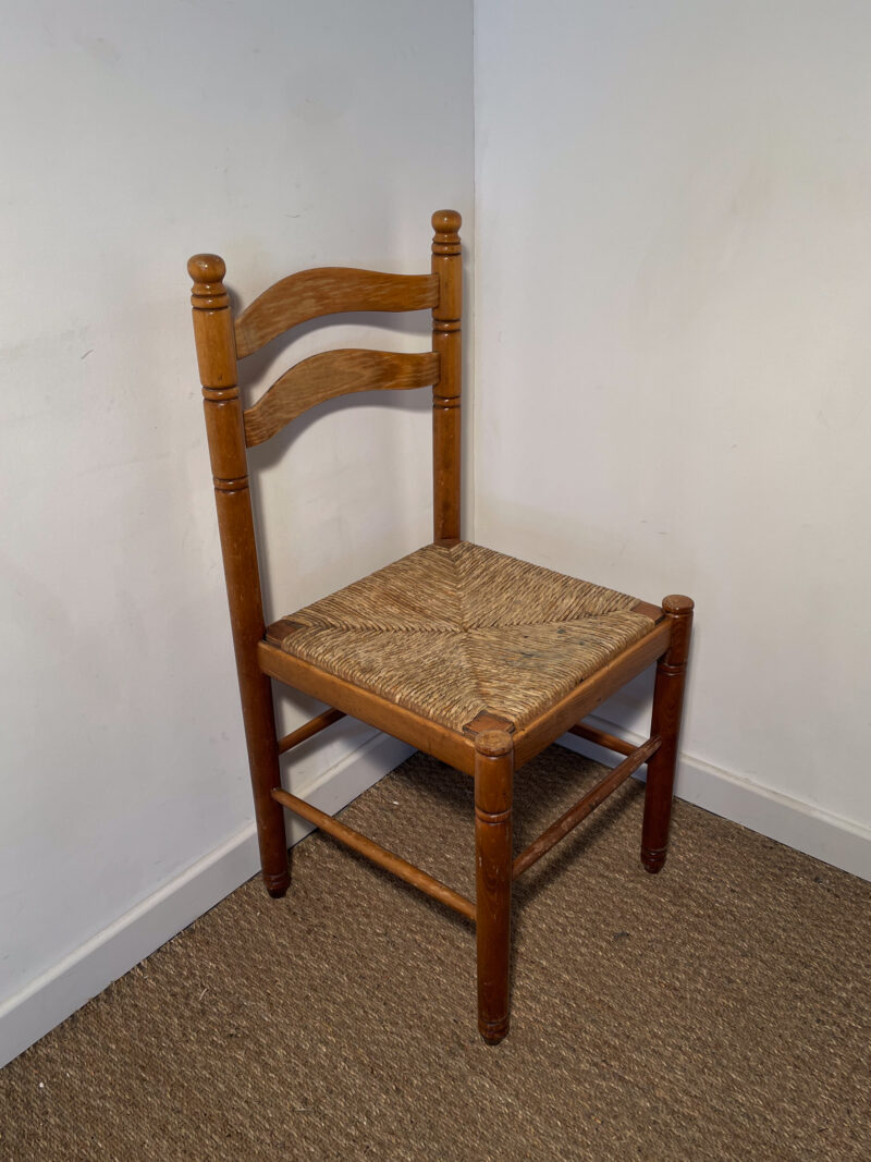 Chaise en bois assise en paille