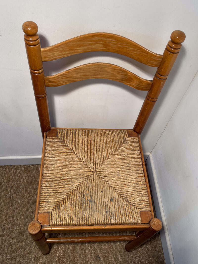 Chaise en bois assise en paille – Image 3