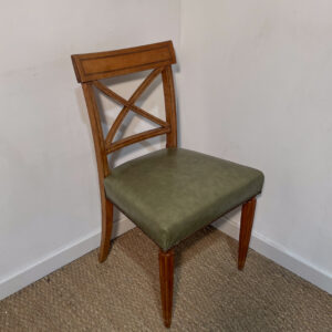 Chaise vintage en bois et similicuir kaki