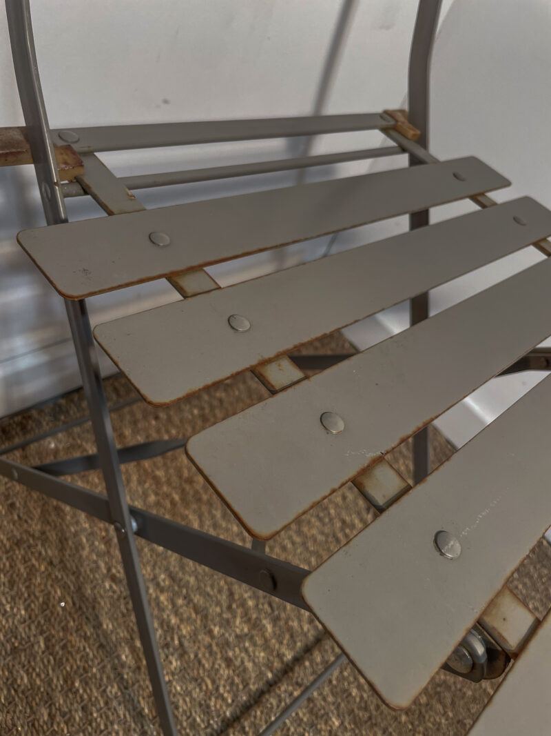 Chaise de jardin en fer gris – Image 4