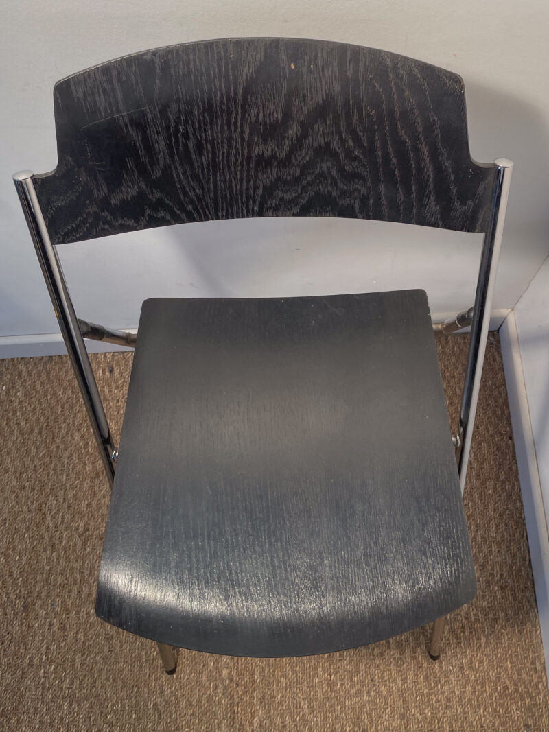 Chaise noire pieds métalliques pliante – Image 4