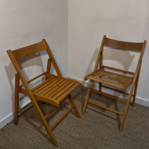 Lot de 2 chaises pliables en bois [défaut]