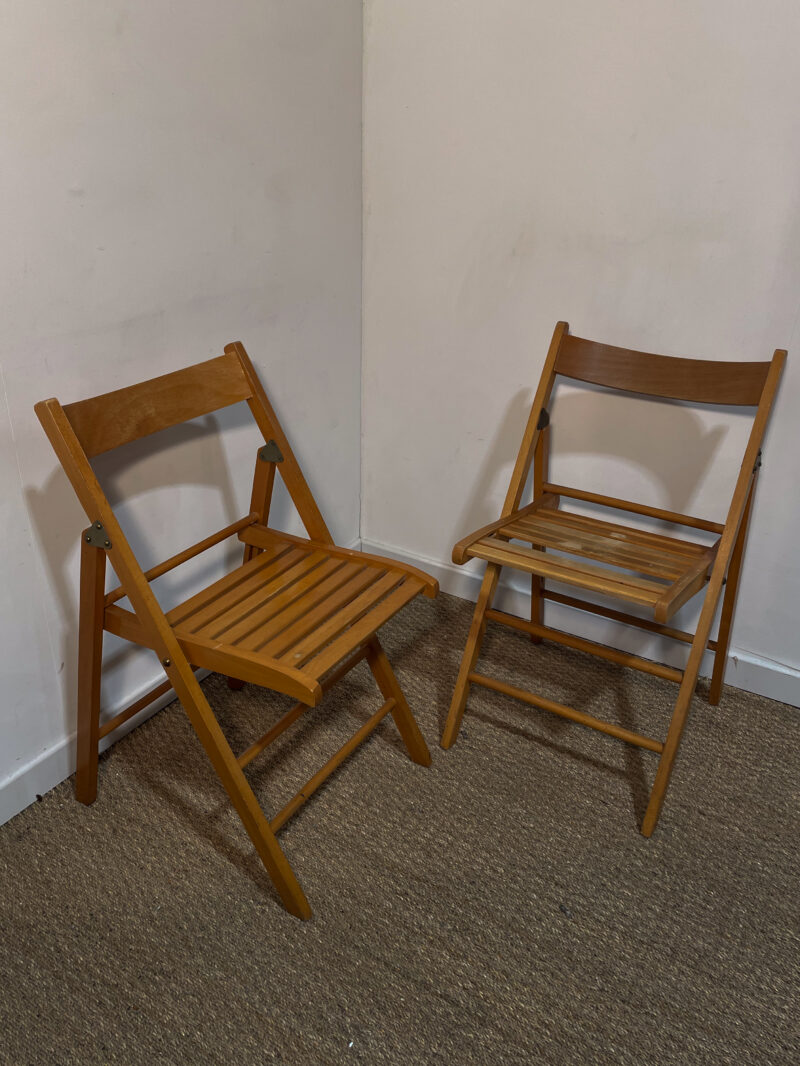 Lot de 2 chaises pliables en bois [défaut]