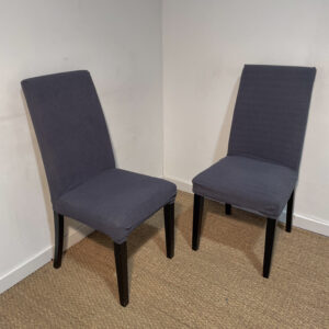 Lot de 2 chaises pieds en bois noir et assises en tissu bleu gris