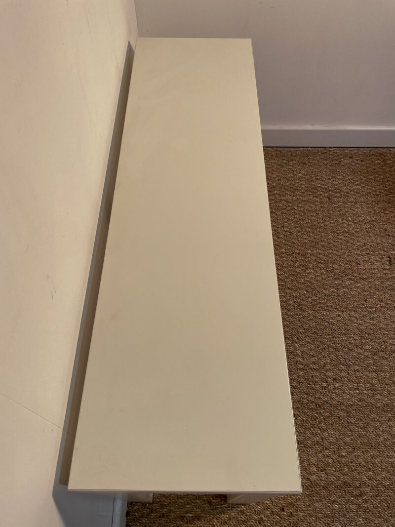 Meuble bas blanc à 2 niveaux – Image 5