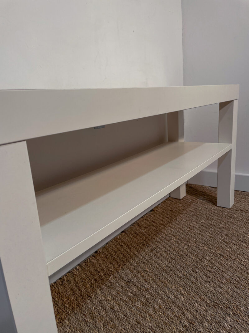 Meuble bas blanc à 2 niveaux – Image 4