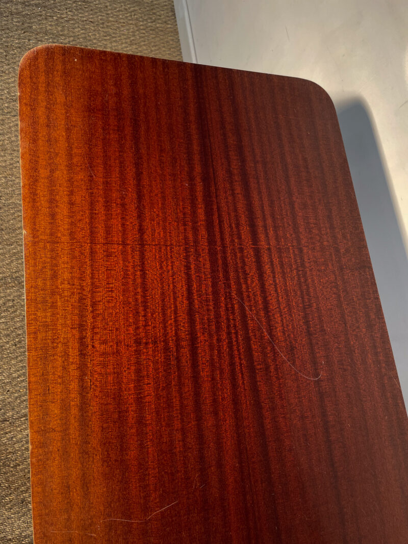Desserte vintage en bois à roulettes – Image 3