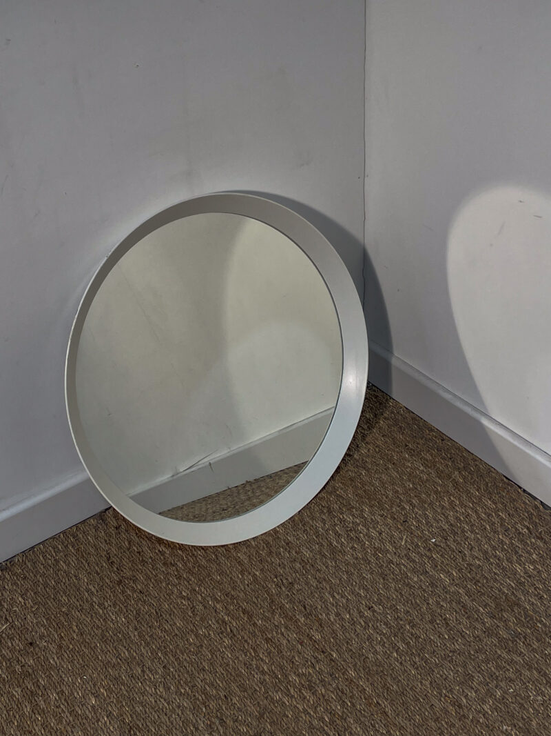 Miroir rond et cadre blanc à poser ou à accrocher – Image 2