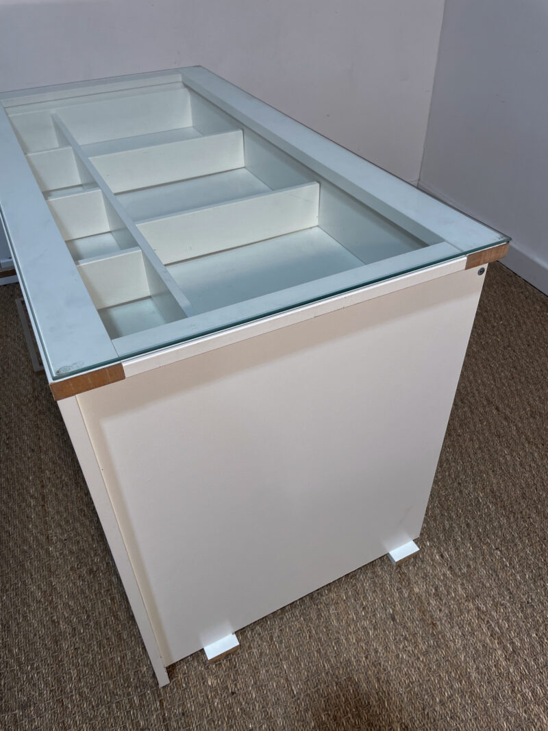 Meuble bas plateau en verre – Image 4