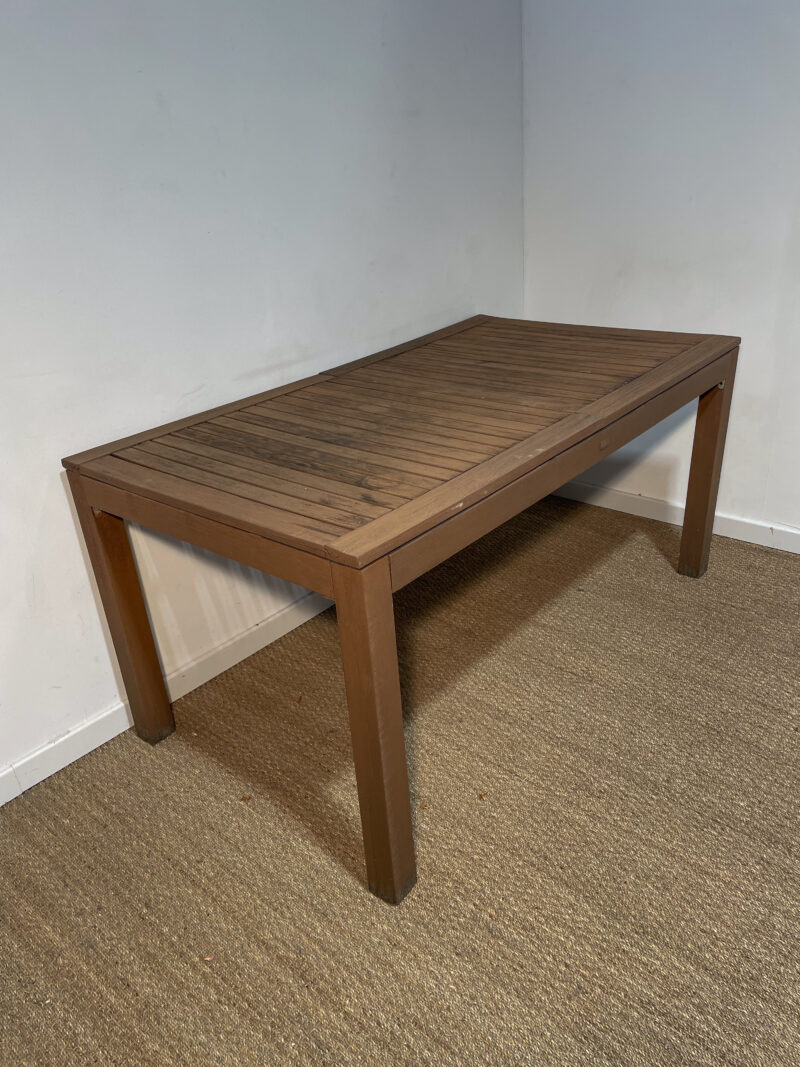 Table rectangulaire d'extérieur en bois marron