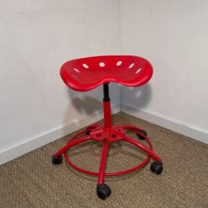 Tabouret sur roulettes rouge