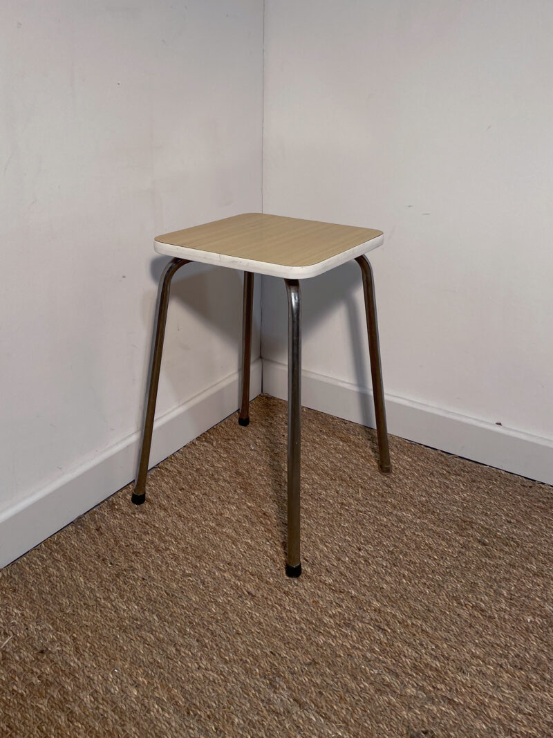 Tabouret carré effet bois