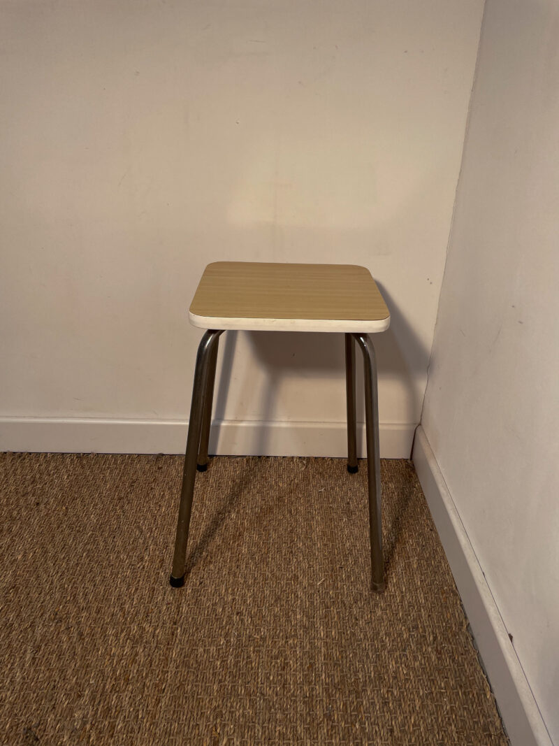 Tabouret carré effet bois – Image 2