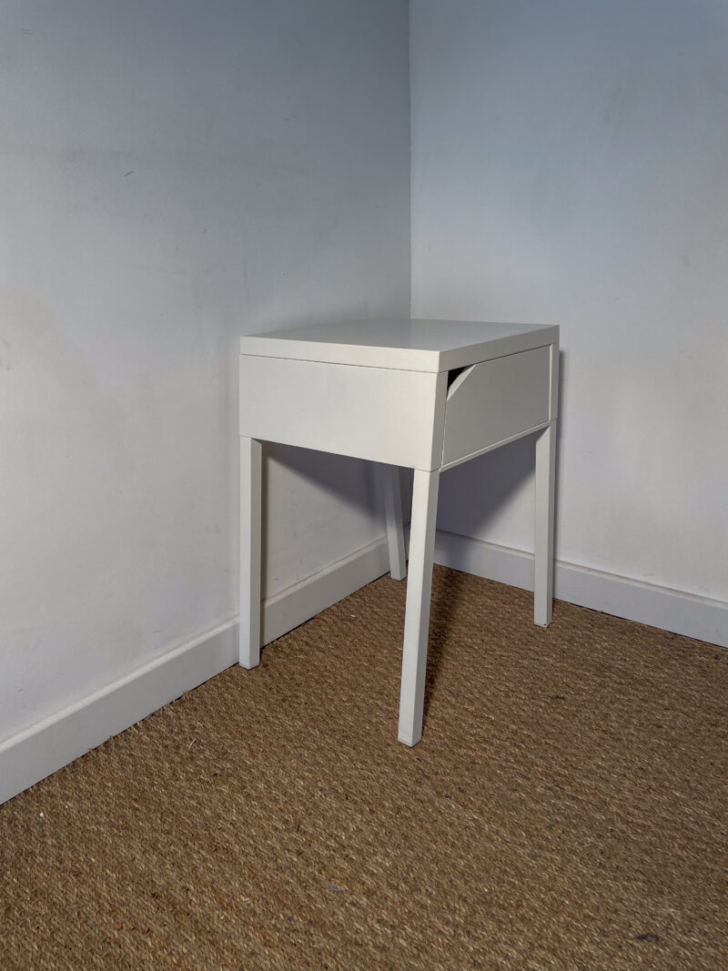 Table de chevet métallique blanche