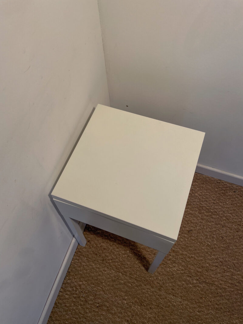 Table de chevet métallique blanche – Image 3