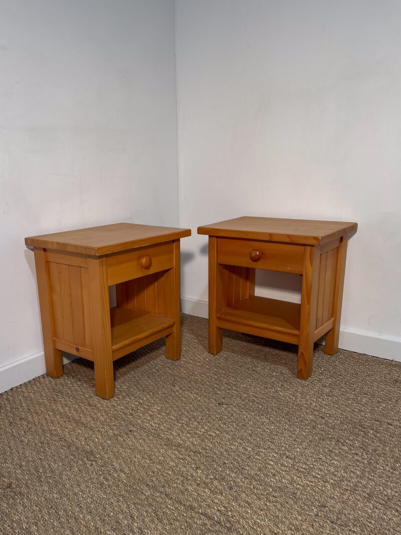 Lot de 2 tables de chevet en pin