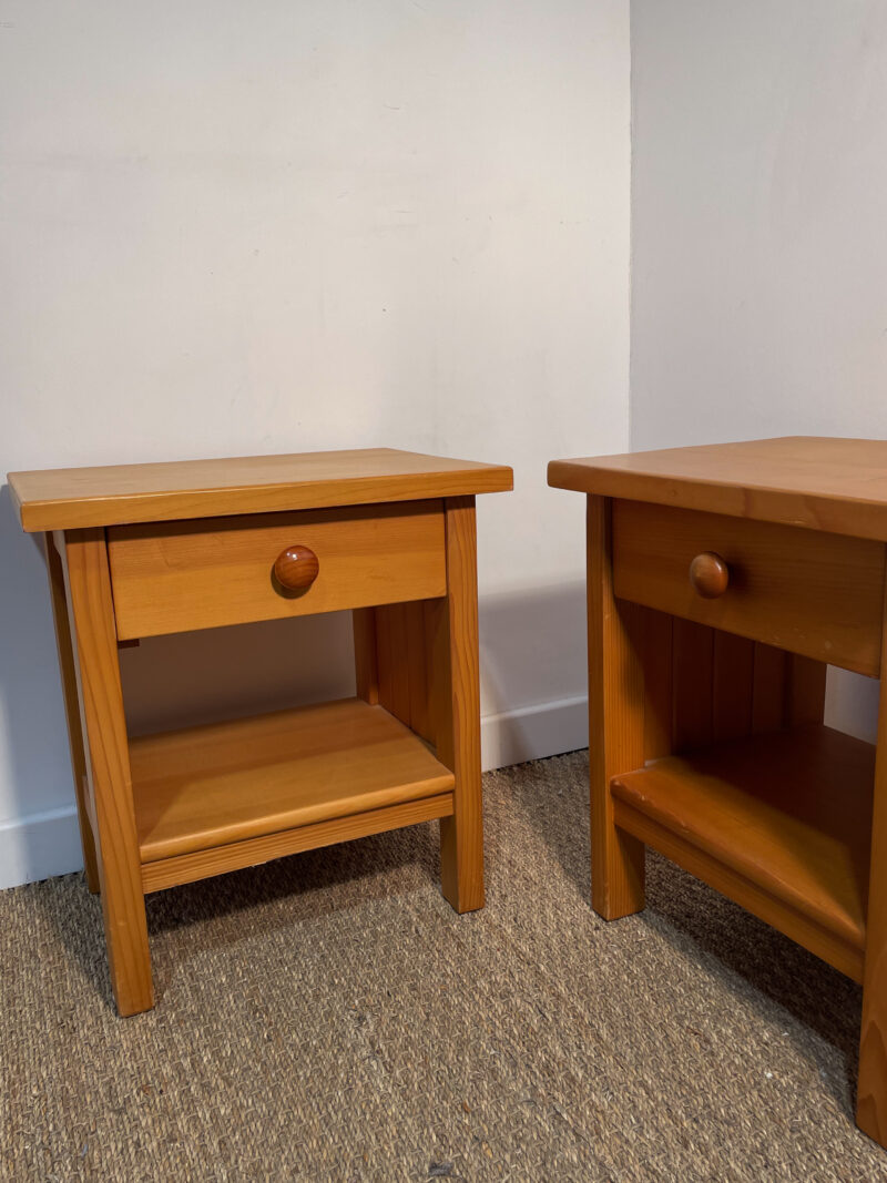 Lot de 2 tables de chevet en pin – Image 2