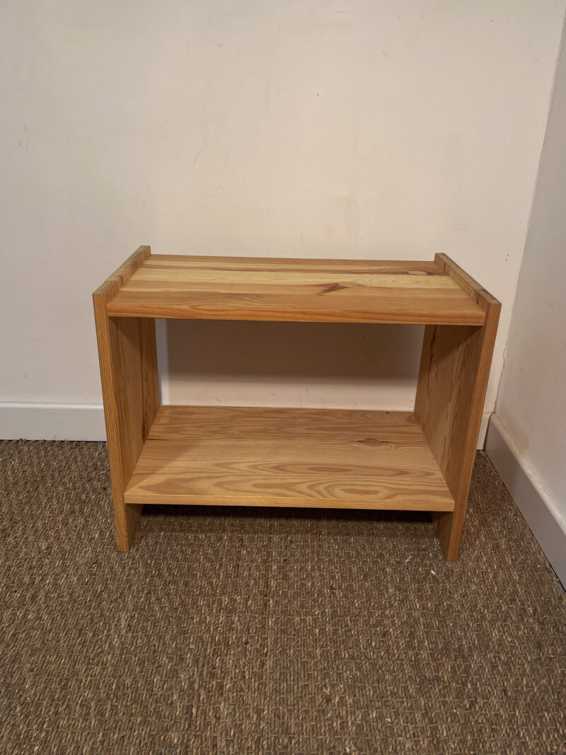 Table de chevet en bois brut – Image 2