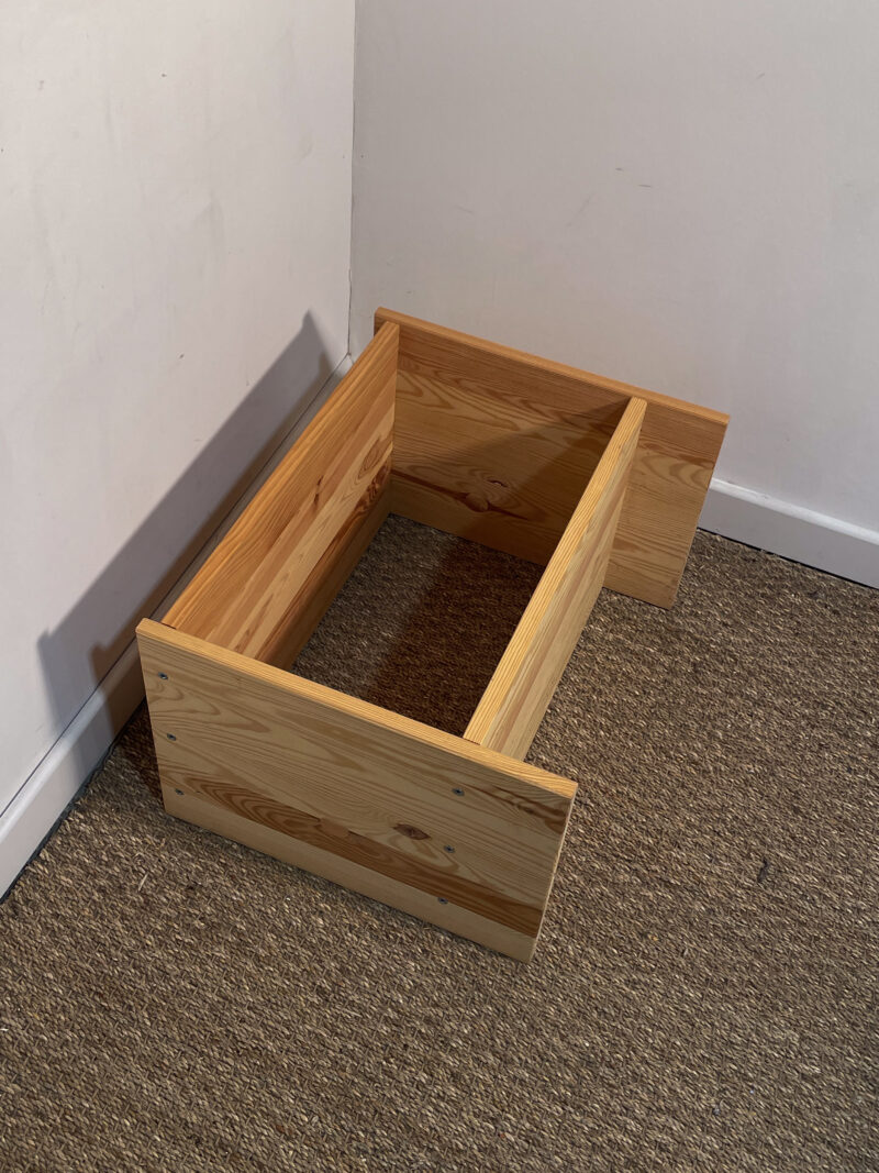 Table de chevet en bois brut – Image 3