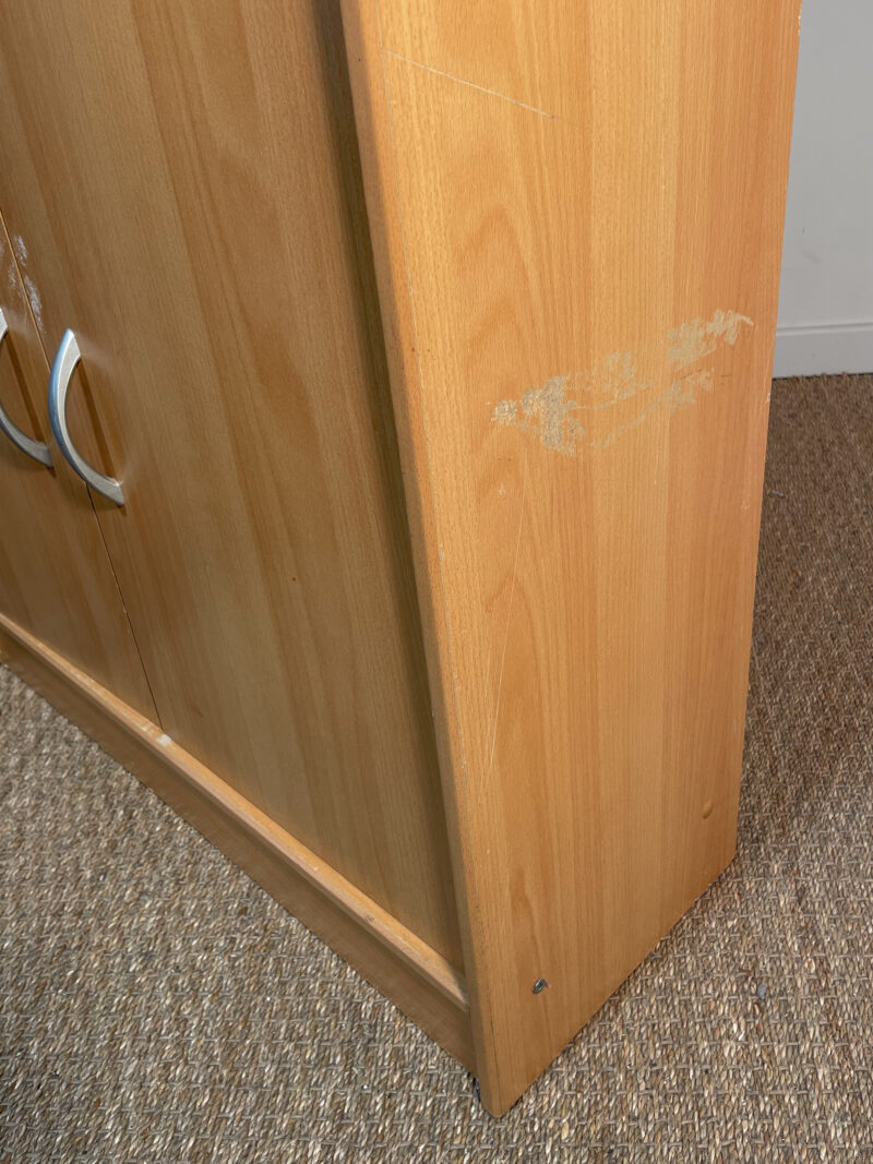Bibliothèque haute en bois avec placard – Image 9