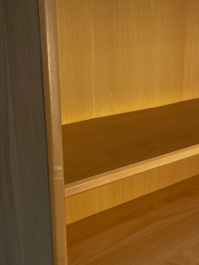 Bibliothèque haute en bois avec placard – Image 7