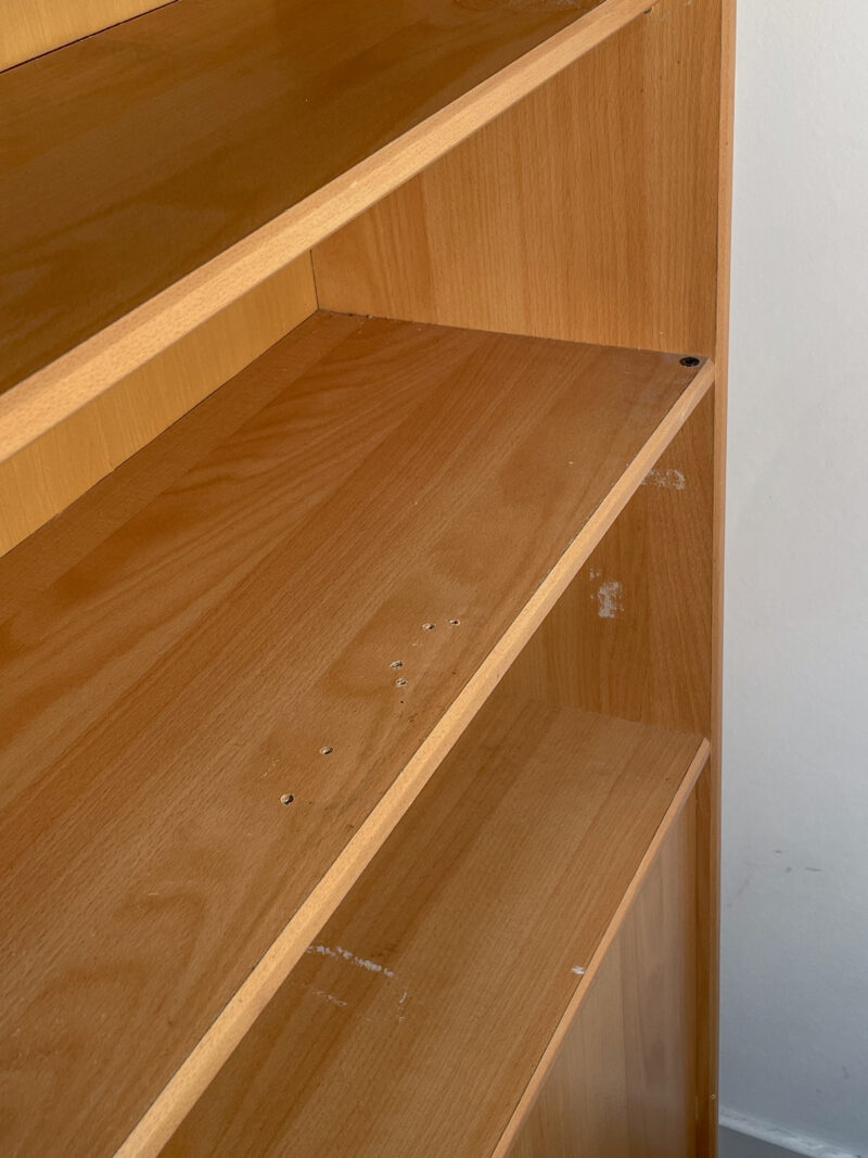 Bibliothèque haute en bois avec placard – Image 8