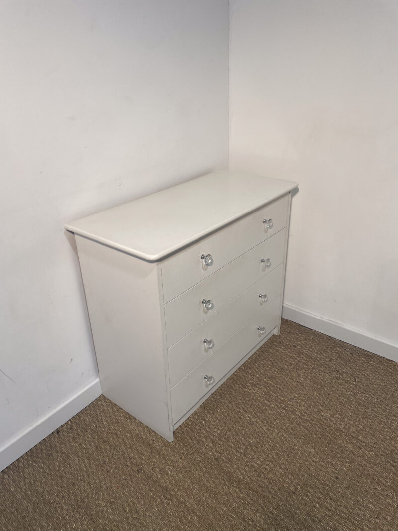 Petite commode en bois blanche