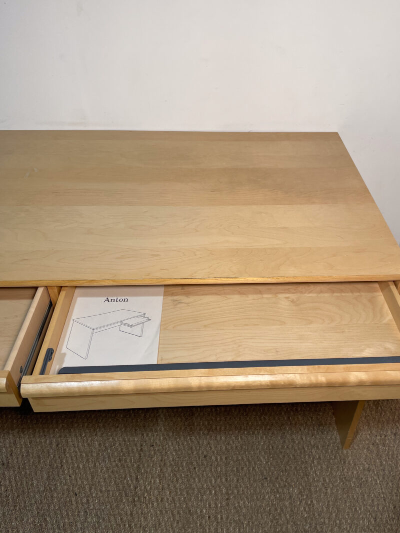 Grand bureau en bois clair – Image 7