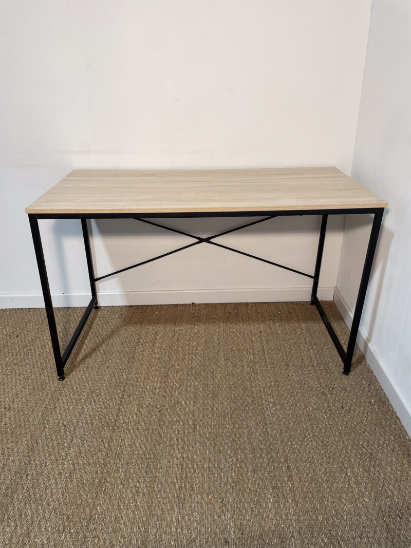 Bureau en bois et piètement noir – Image 2