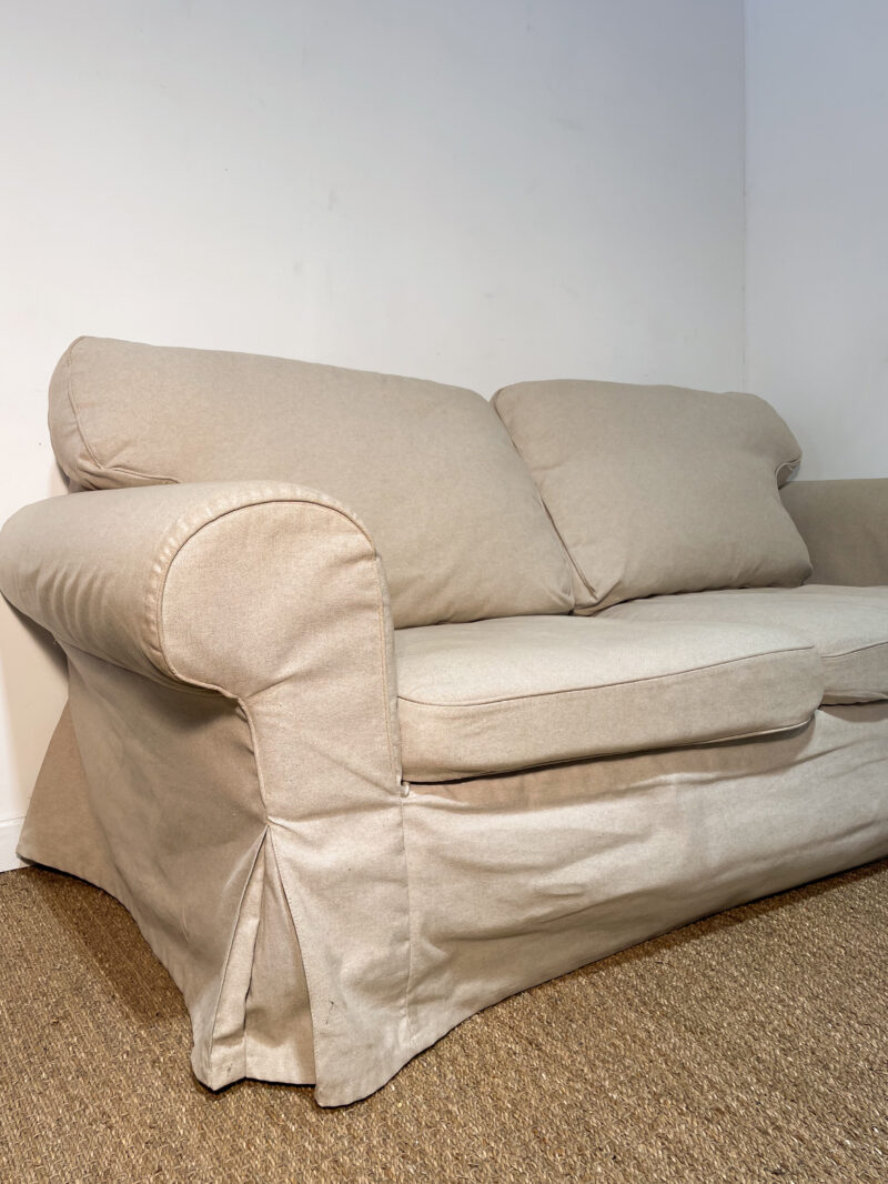 Petit canapé en tissu beige – Image 3