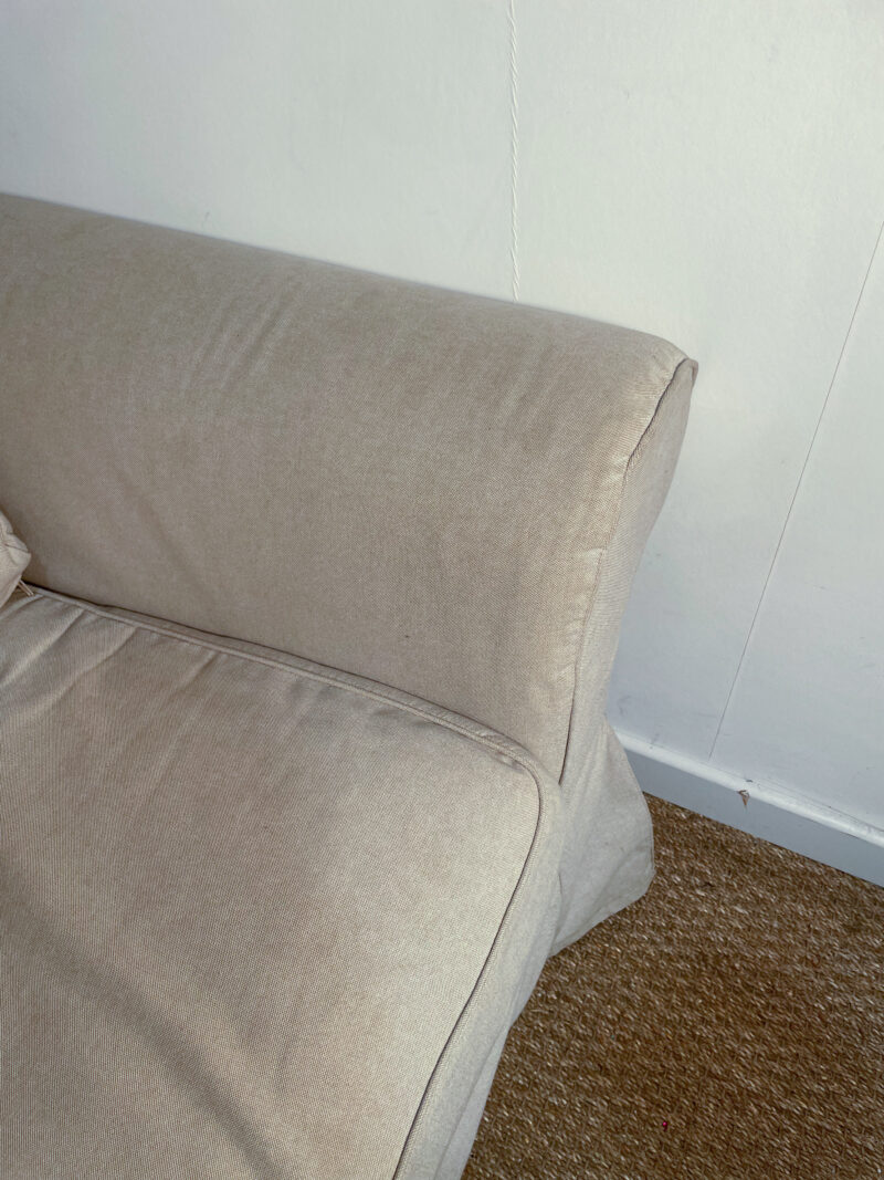 Petit canapé en tissu beige – Image 7