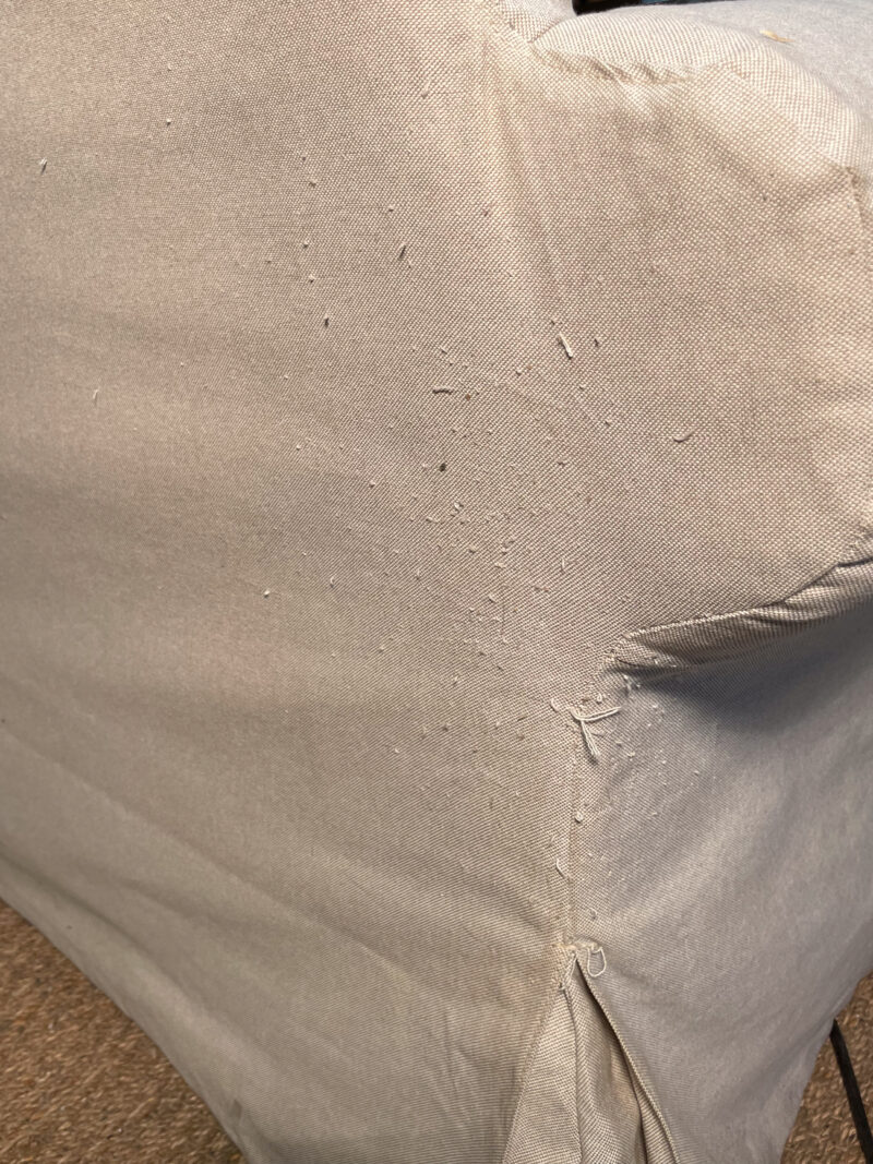 Petit canapé en tissu beige – Image 9