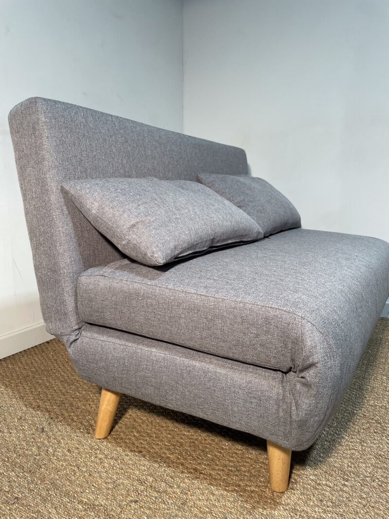 Petit canapé gris dépliable en banquette – Image 6