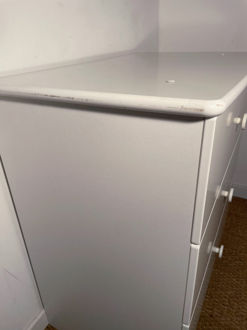 Commode blanche à tiroirs – Image 4