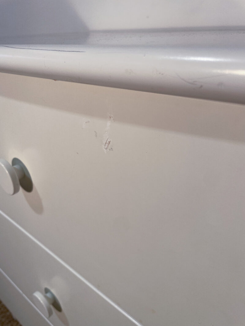 Commode blanche à tiroirs – Image 5