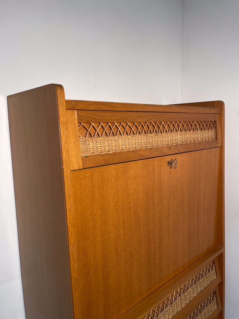 Buffet secrétaire vintage en bois et rotin – Image 3