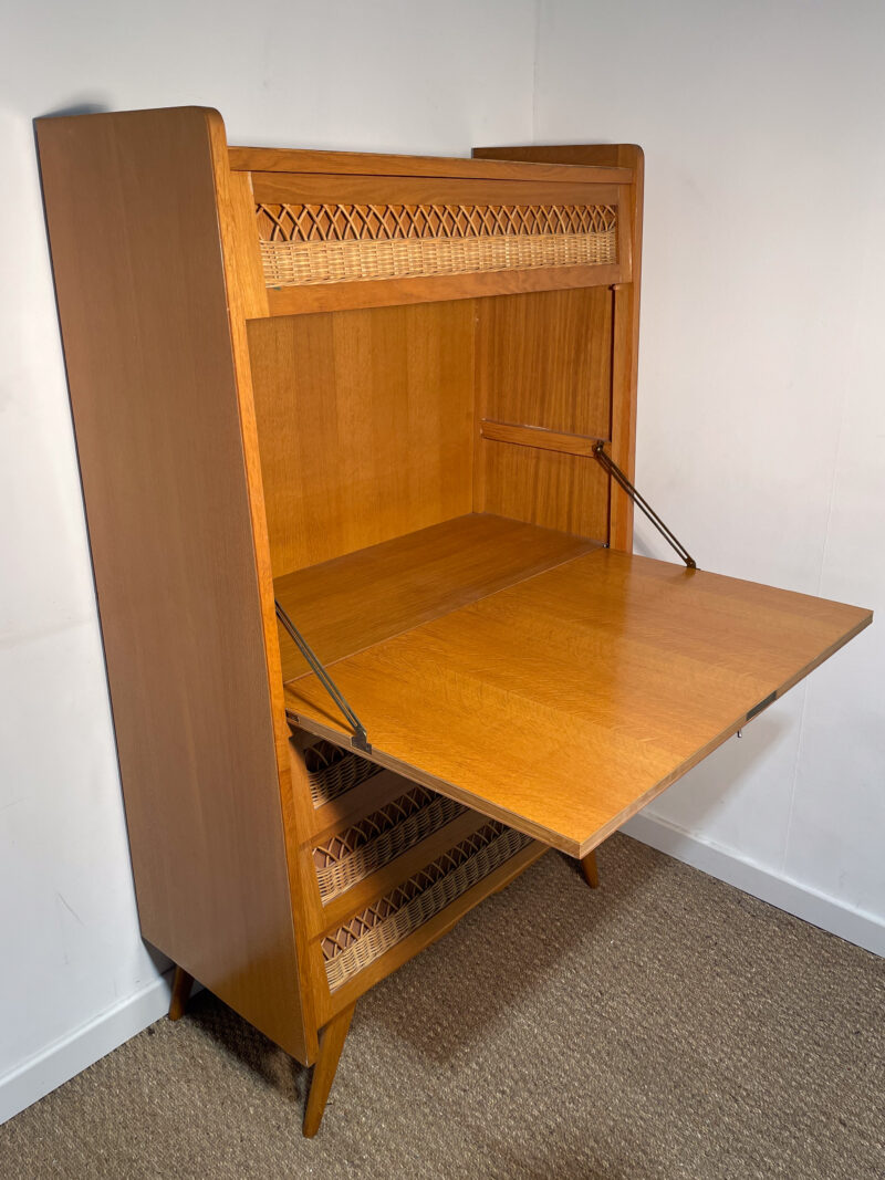 Buffet secrétaire vintage en bois et rotin – Image 4