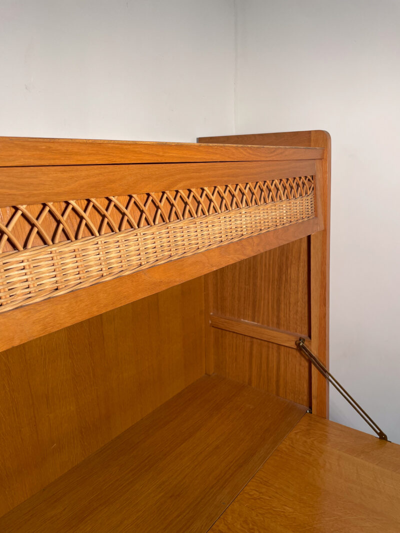 Buffet secrétaire vintage en bois et rotin – Image 5