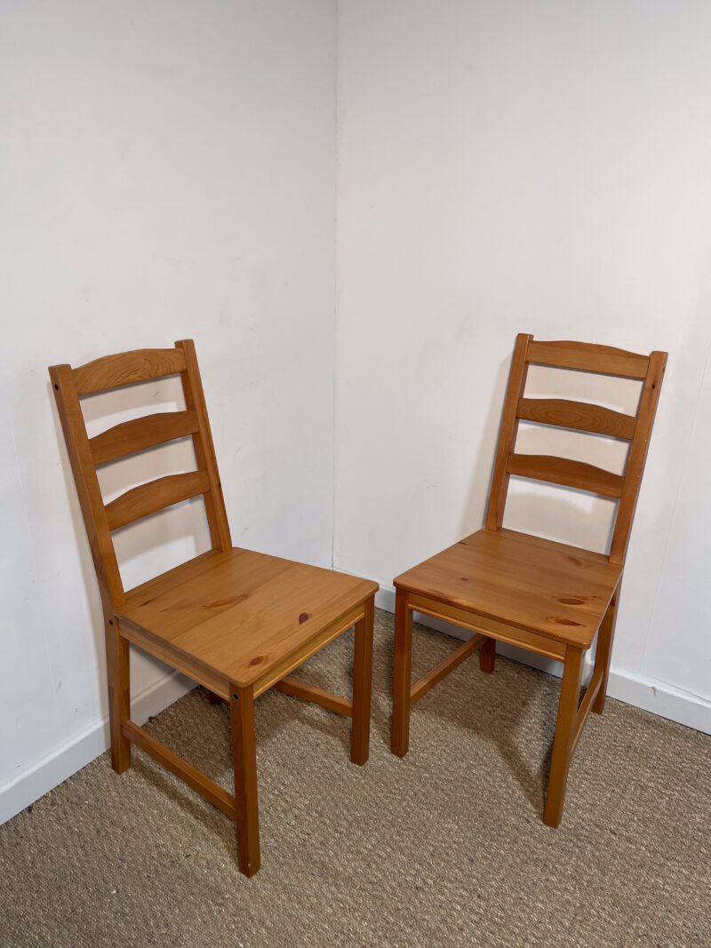 Lot de 2 chaises en bois