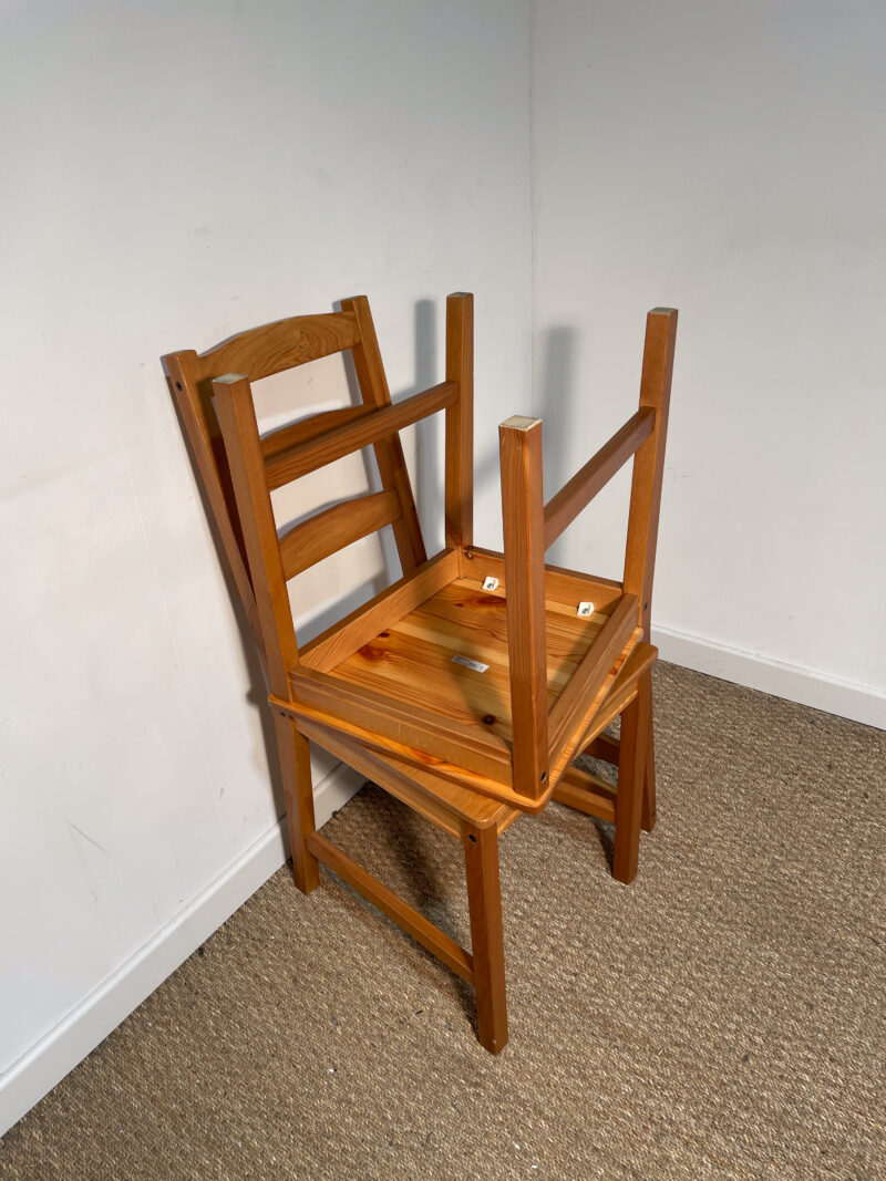 Lot de 2 chaises en bois – Image 4