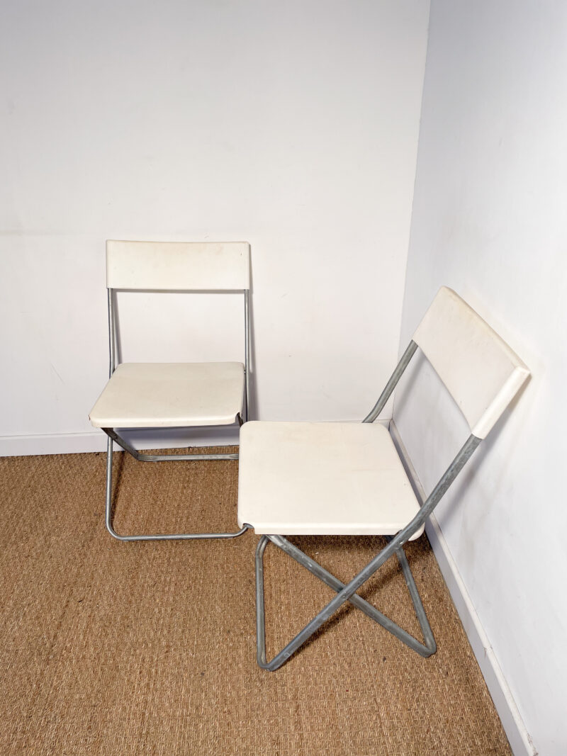 Lot de 2 chaises pliantes en plastique blanc – Image 2