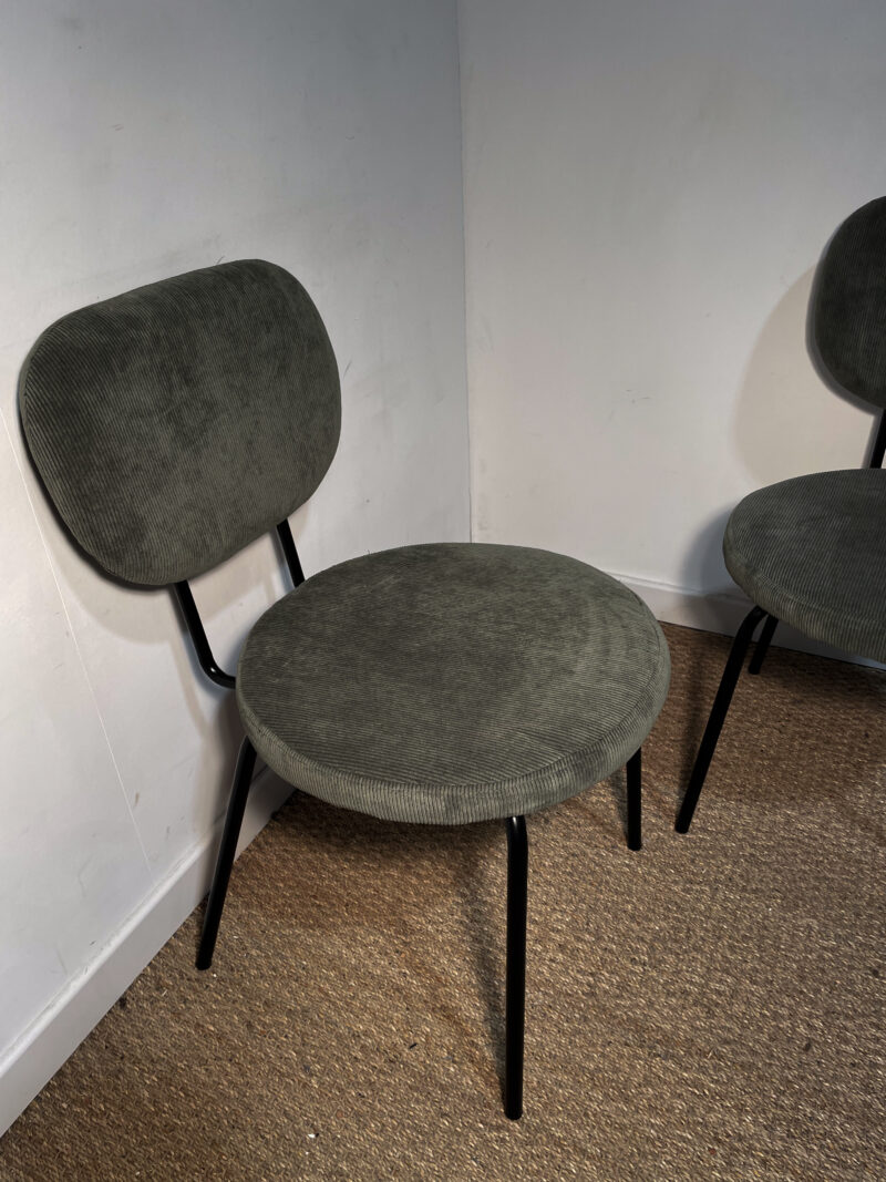 Lot de 2 chaises en velours côtelé vert – Image 4