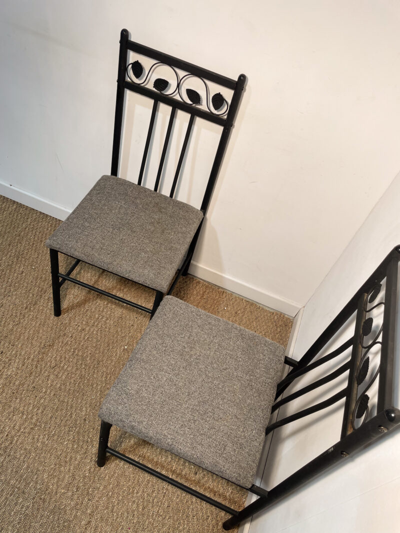 Lot de 4 chaises en fer forgé et assise en tissu – Image 3