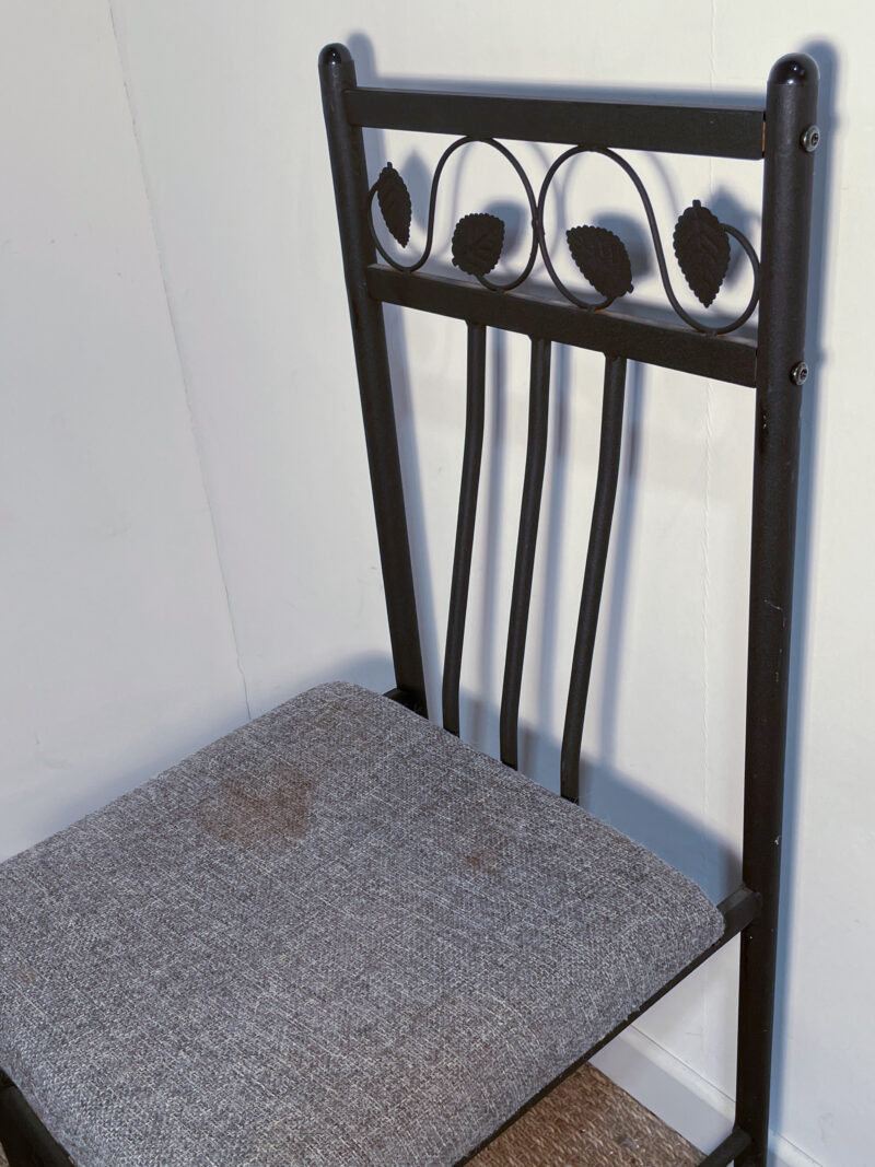 Lot de 4 chaises en fer forgé et assise en tissu – Image 6