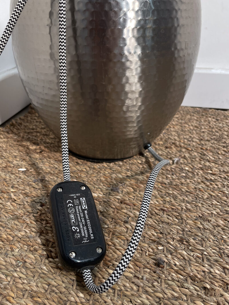 Pied de lampe gris effet martelé – Image 4