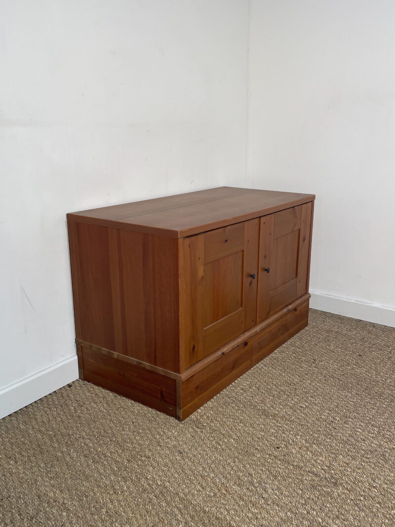 Meuble bas en bois foncé / Meuble TV