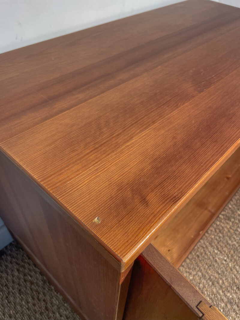 Meuble bas en bois foncé / Meuble TV – Image 4