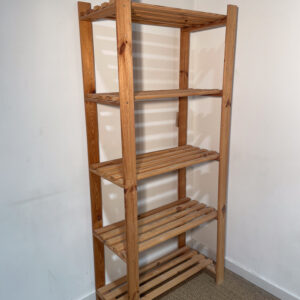 Etagère en bois profonde